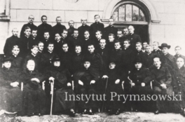 Lublin 1928 jako student KUL na Wydz. Prawa Kanonicznego sekcja spo?eczno-ekonomiczna, senat i studfenci KUL