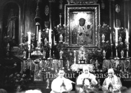 Ks. Prymas Wyszy?ski w Jasnogórskiej kaplicy Matki Bo?ej.