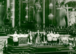 Ojciec ?w. Pawe? VI celebruje Msz? ?w. w Bazylice ?w. Piotra, w koncelebrze ks. Prymas Stefan Wyszy?ski.