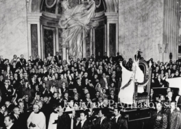 Ojciec ?w. Pawe? VI b?ogos?awi wiernych w Bazylice ?w. Piotra.