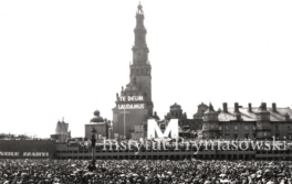 Ogolny widok jasnogorskiego szczytu podczas uroczystosci.