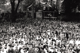 Tlumy przybyle na uroczystosci na Skalce.