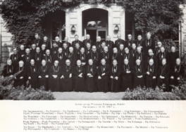 Prymas S.Wyszynski z EpiskopatemPolski zebranym na Konferencji Plenar-nej w Domu Abp.Warszawskich naMiodowej,