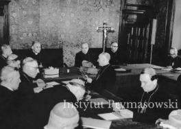 XX.Biskupi  zebrani na 131 Konferencji Plenarnej  Episkopatu.W prezydium: Kard.K.Wojtyla.prymasS.Wyszynski, kard.B.Kominek.